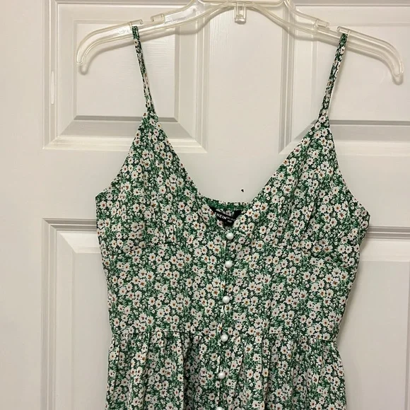 NWOT Green Floral Mini Dress With White Buttons. Size 8/10 - Picture 2 of 15